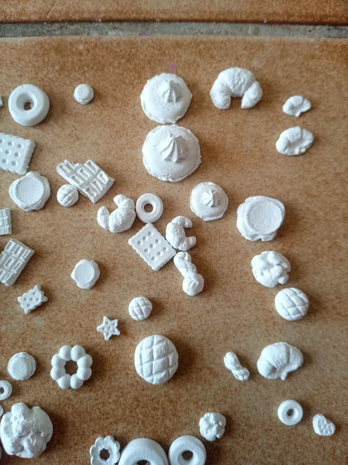 set met witte miniaturen om te schilderen / Creatief vrije tijdsbesteding – Bakkerij & Patisserie – photo 5